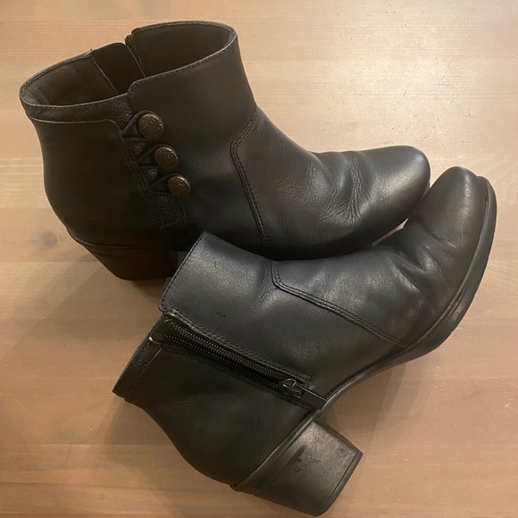 Clarks Boots Size 8 EUC - Picture 4 of 5